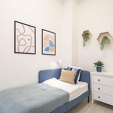 Central Room For Solo Traveller Budapest Bagian luar foto