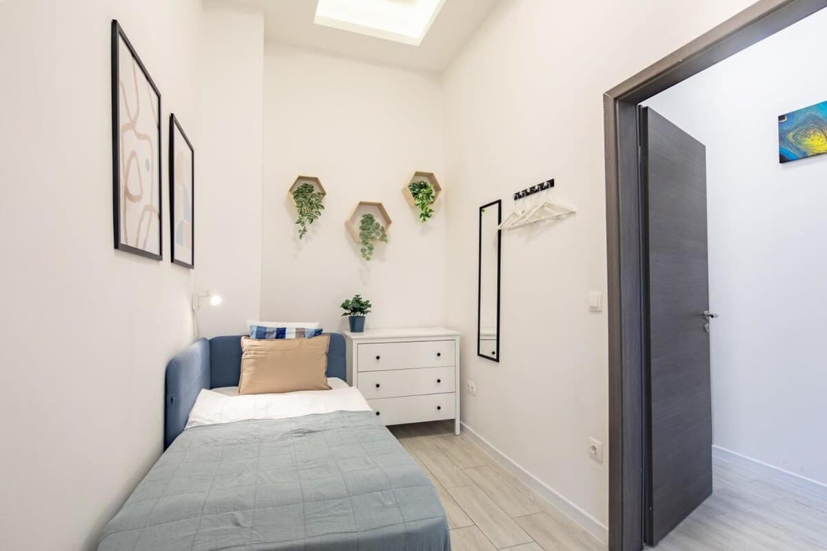 Central Room For Solo Traveller Budapest Bagian luar foto