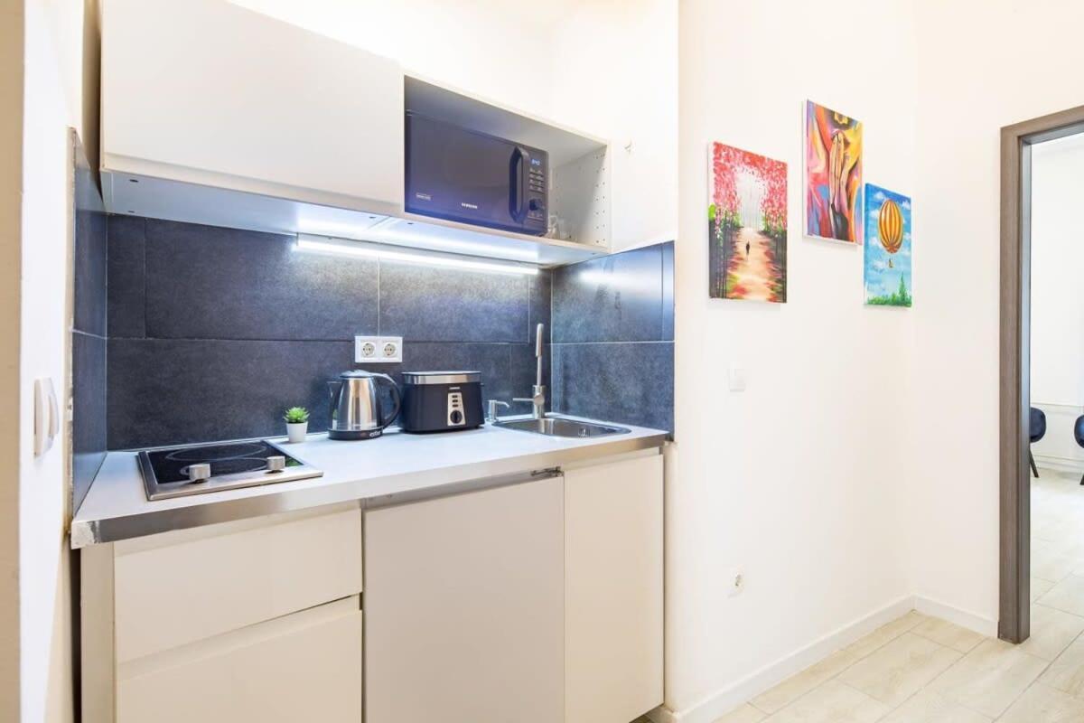 Central Room For Solo Traveller Budapest Bagian luar foto