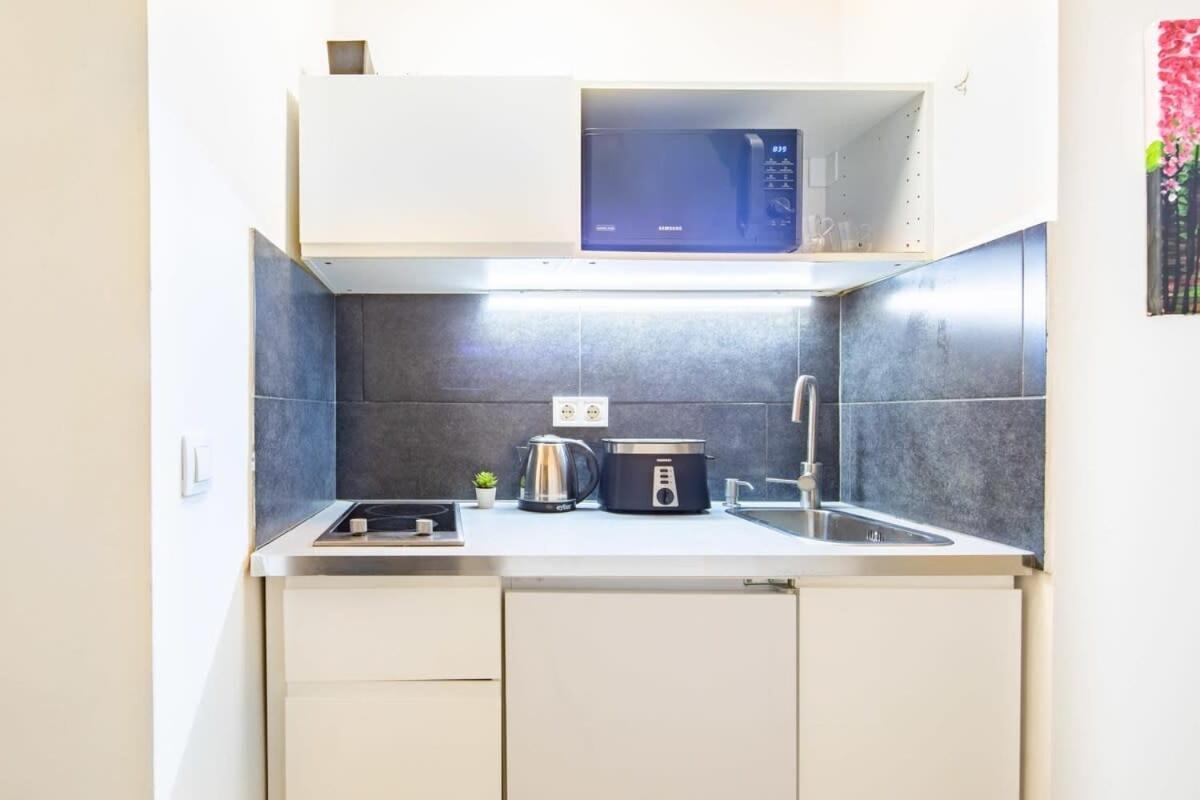 Central Room For Solo Traveller Budapest Bagian luar foto