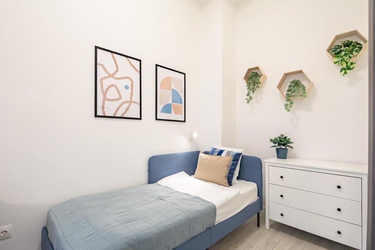 Central Room For Solo Traveller Budapest Bagian luar foto
